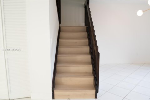 Townhouse in Miami, Florida 3 bedrooms, 175.59 sq.m. № 2002672 - photo 10