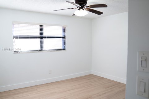 Townhouse in Miami, Florida 3 bedrooms, 175.59 sq.m. № 2002672 - photo 29