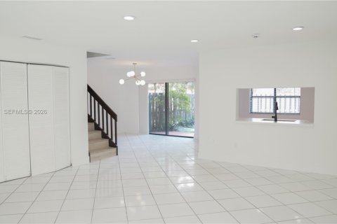 Townhouse in Miami, Florida 3 bedrooms, 175.59 sq.m. № 2002672 - photo 5