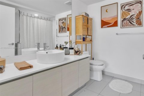 Condo in Miami, Florida, 2 bedrooms  № 1800773 - photo 7