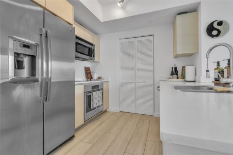 Condo in Miami, Florida, 2 bedrooms  № 1800773 - photo 19