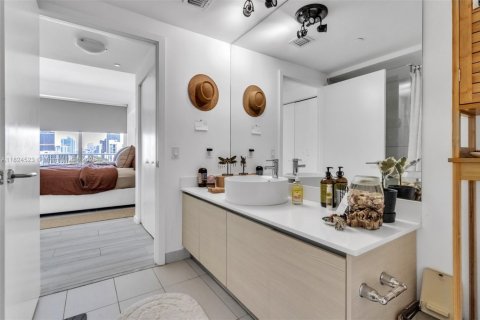 Condo in Miami, Florida, 2 bedrooms  № 1800773 - photo 8