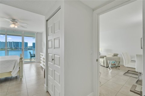 Condominio en venta en Sunny Isles Beach, Florida, 2 dormitorios, 116.59 m2 № 2031402 - foto 9