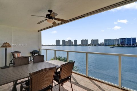 Condominio en Sunny Isles Beach, Florida, 2 dormitorios № 2031402