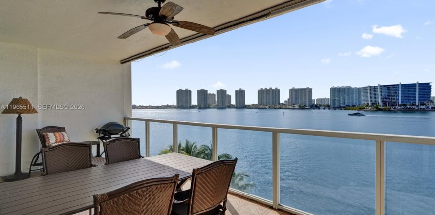 Condominio en Sunny Isles Beach, Florida, 2 dormitorios № 2031402