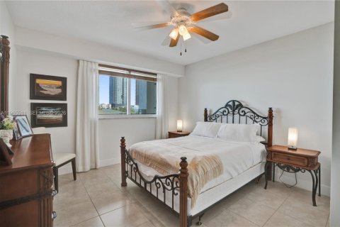 Condominio en venta en Sunny Isles Beach, Florida, 2 dormitorios, 116.59 m2 № 2031402 - foto 4