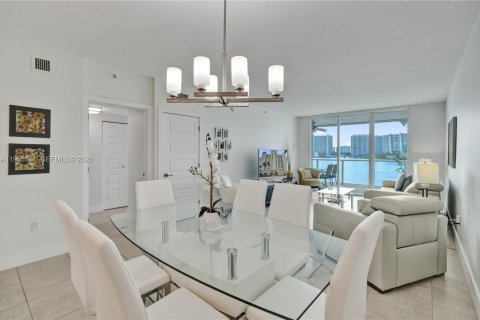 Condominio en venta en Sunny Isles Beach, Florida, 2 dormitorios, 116.59 m2 № 2031402 - foto 30