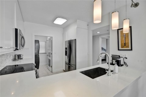 Condominio en venta en Sunny Isles Beach, Florida, 2 dormitorios, 116.59 m2 № 2031402 - foto 29