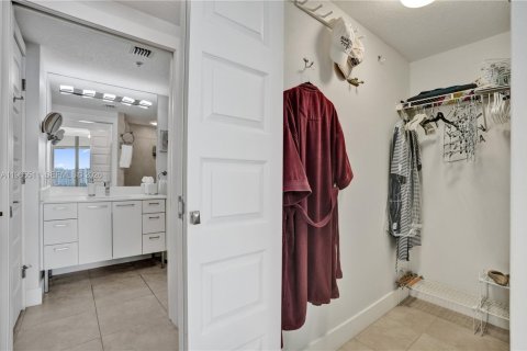 Condominio en venta en Sunny Isles Beach, Florida, 2 dormitorios, 116.59 m2 № 2031402 - foto 15