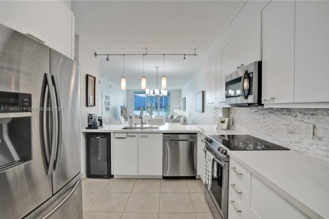 Condominio en venta en Sunny Isles Beach, Florida, 2 dormitorios, 116.59 m2 № 2031402 - foto 25