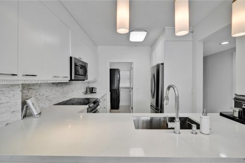 Condominio en venta en Sunny Isles Beach, Florida, 2 dormitorios, 116.59 m2 № 2031402 - foto 27