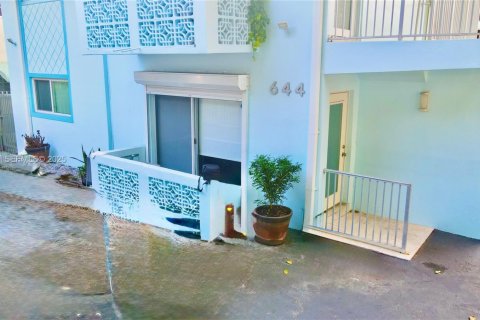 Condominio en venta en Miami Beach, Florida, 1 dormitorio, 63.17 m2 № 1988518 - foto 2