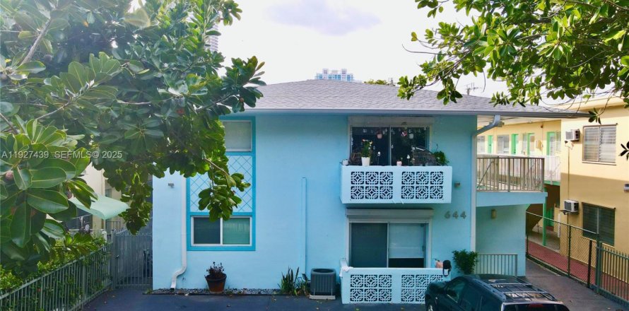 Condominio en Miami Beach, Florida, 1 dormitorio  № 1988518