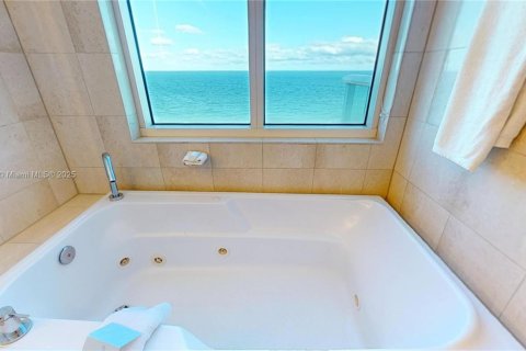 Купить отель в Форт-Лодердейл, Флорида 1 спальня, 95.5м2, № 2015467 - фото 15