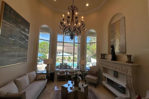House in Orlando, Florida 4 bedrooms, 371.42 sq.m. № 2166419 - photo 4