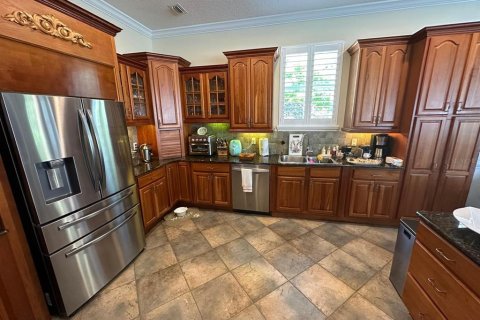House in Orlando, Florida 4 bedrooms, 371.42 sq.m. № 2166419 - photo 16