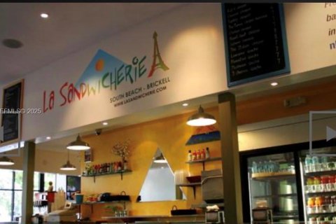 Propiedad comercial en venta en Miami, Florida № 1988540 - foto 1