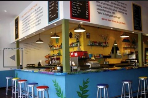 Propiedad comercial en venta en Miami, Florida № 1988540 - foto 3