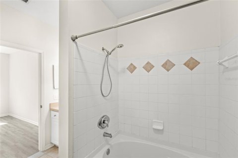 Condo in Orlando, Florida, 1 bedroom  № 1751019 - photo 11