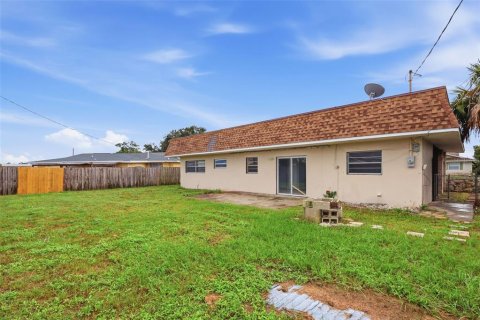 Villa ou maison à louer à Palm Bay, Floride: 3 chambres, 108.32 m2 № 2413794 - photo 3