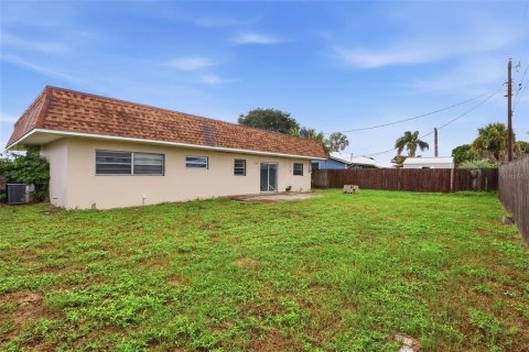 Villa ou maison à louer à Palm Bay, Floride: 3 chambres, 108.32 m2 № 2413794 - photo 4