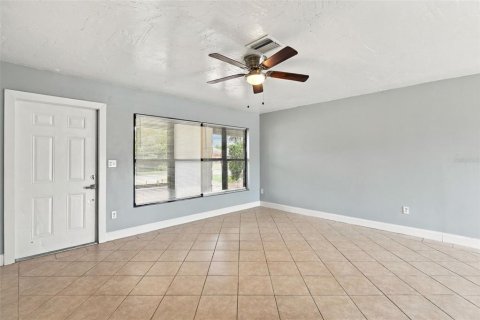 Villa ou maison à louer à Palm Bay, Floride: 3 chambres, 108.32 m2 № 2413794 - photo 9