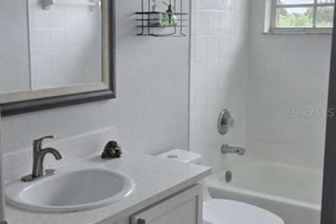 Villa ou maison à vendre à Lakeland, Floride: 4 chambres, 225.01 m2 № 2430415 - photo 10
