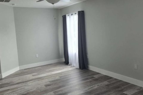 Villa ou maison à vendre à Lakeland, Floride: 4 chambres, 225.01 m2 № 2430415 - photo 4