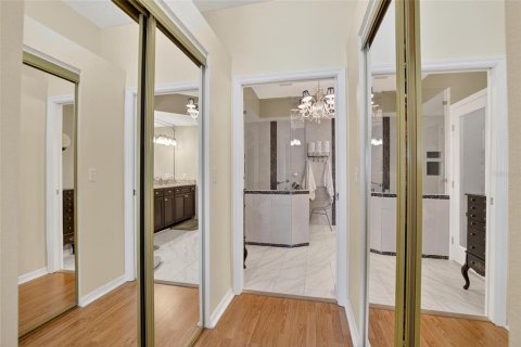 Condo in Sun City Center, Florida, 3 bedrooms  № 1899546 - photo 13