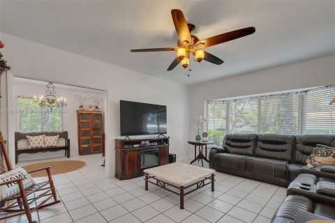 Casa en venta en Pinecrest, Florida, 5 dormitorios, 218.23 m2 № 1920944 - foto 13