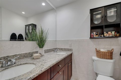 Casa en venta en Pinecrest, Florida, 5 dormitorios, 218.23 m2 № 1920944 - foto 24