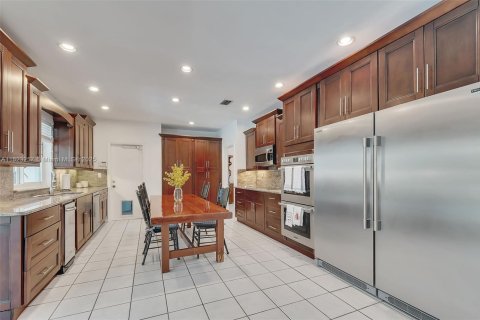 Casa en venta en Pinecrest, Florida, 5 dormitorios, 218.23 m2 № 1920944 - foto 16