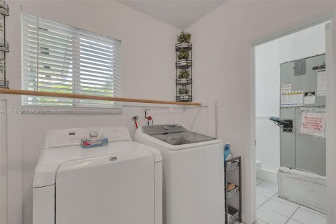 Casa en venta en Pinecrest, Florida, 5 dormitorios, 218.23 m2 № 1920944 - foto 29