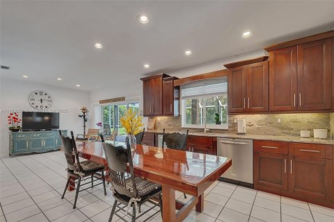 Casa en venta en Pinecrest, Florida, 5 dormitorios, 218.23 m2 № 1920944 - foto 18