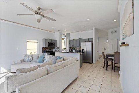 House in Davenport, Florida 5 bedrooms, 217.86 sq.m. № 1878326 - photo 13
