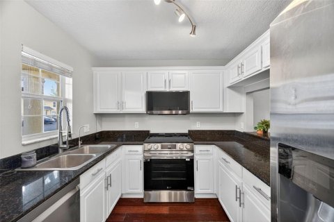 Condo in Valrico, Florida, 3 bedrooms  № 1901940 - photo 7