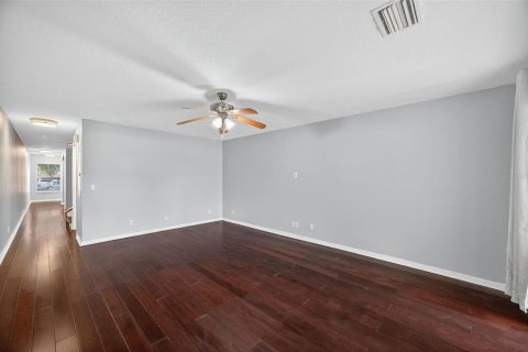 Condo in Valrico, Florida, 3 bedrooms  № 1901940 - photo 12