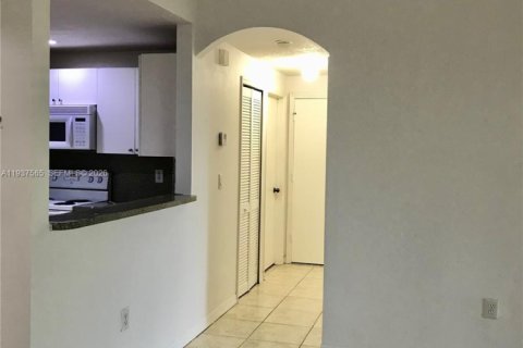 Condominio en alquiler en Doral, Florida, 3 dormitorios, 136.01 m2 № 1996248 - foto 5