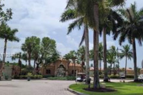 Condominio en alquiler en Doral, Florida, 3 dormitorios, 136.01 m2 № 1996248 - foto 2