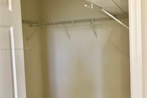 Condominio en alquiler en Doral, Florida, 3 dormitorios, 136.01 m2 № 1996248 - foto 10