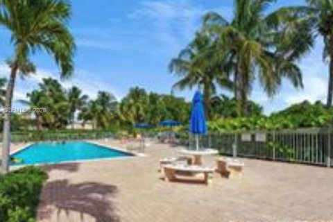 Condominio en alquiler en Doral, Florida, 3 dormitorios, 136.01 m2 № 1996248 - foto 15