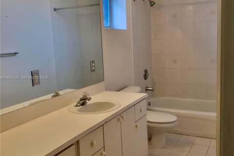 Condominio en alquiler en Doral, Florida, 3 dormitorios, 136.01 m2 № 1996248 - foto 9