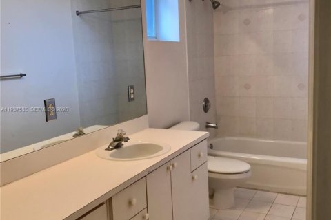 Condominio en alquiler en Doral, Florida, 3 dormitorios, 136.01 m2 № 1996248 - foto 8