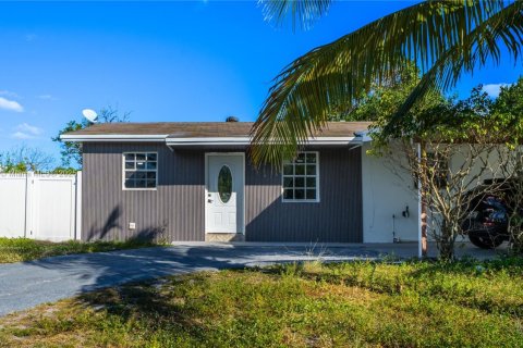 Casa en venta en Deerfield Beach, Florida, 3 dormitorios, 125.98 m2 № 1970763 - foto 1