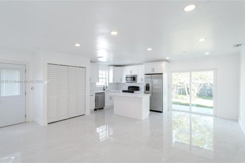 Casa en venta en Deerfield Beach, Florida, 3 dormitorios, 125.98 m2 № 1970763 - foto 9