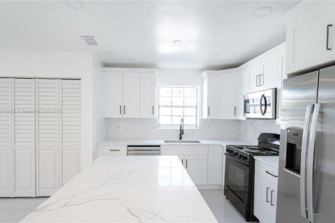 Casa en venta en Deerfield Beach, Florida, 3 dormitorios, 125.98 m2 № 1970763 - foto 7