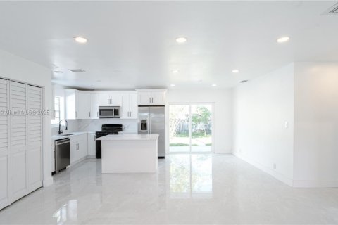 Casa en venta en Deerfield Beach, Florida, 3 dormitorios, 125.98 m2 № 1970763 - foto 3