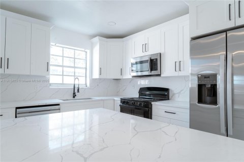 Casa en venta en Deerfield Beach, Florida, 3 dormitorios, 125.98 m2 № 1970763 - foto 10