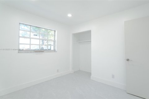 Casa en venta en Deerfield Beach, Florida, 3 dormitorios, 125.98 m2 № 1970763 - foto 14