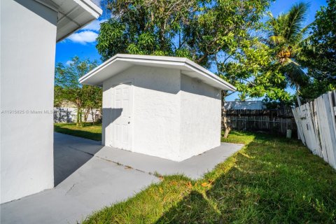 Casa en venta en Deerfield Beach, Florida, 3 dormitorios, 125.98 m2 № 1970763 - foto 28